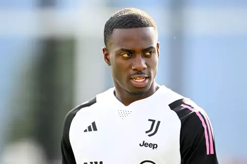 تقارير: أزمة بين تيموثي ويا ويوفنتوس بسبب مفاوضات نوتنجهام